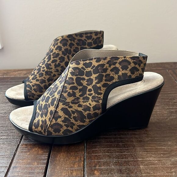 CHARLESTON SHOE CO. Shoes - Charleston Shoe Co Wedge Sandals‎ Slingback Size 8